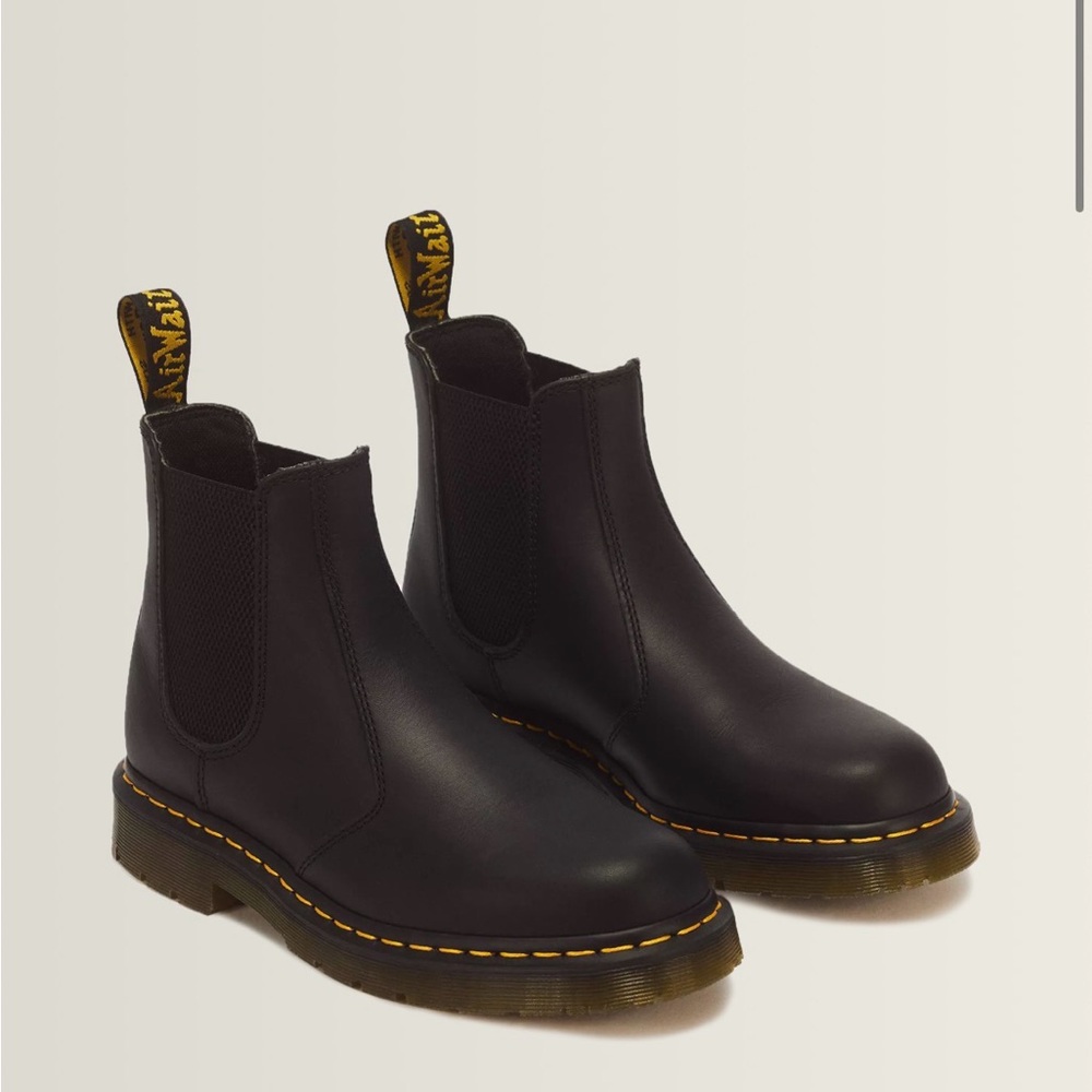 Dr. Martens 2976 SLIP RESISTANT LEATHER CHELSEA BOOTS